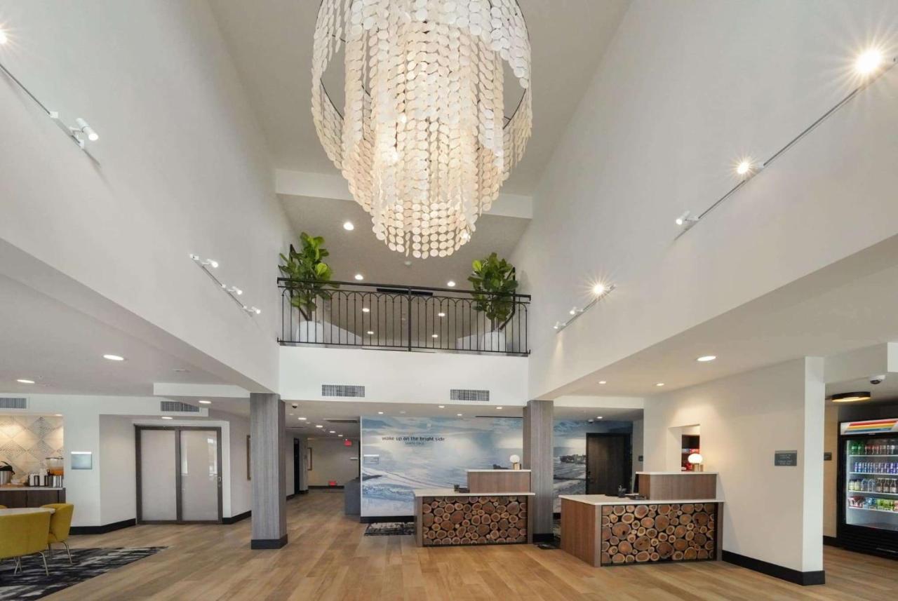 La Quinta Inn & Suites By Wyndham سانتا كروز، كاليفورنيا المظهر الخارجي الصورة