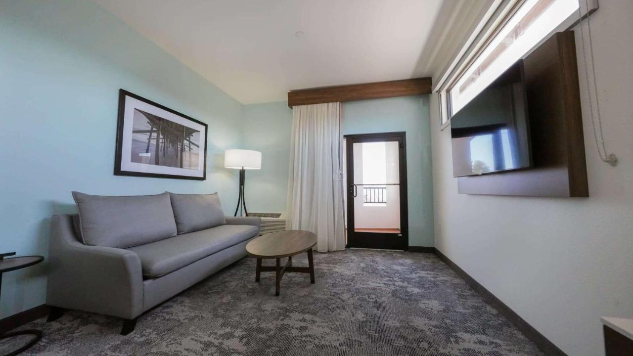 La Quinta Inn & Suites By Wyndham سانتا كروز، كاليفورنيا المظهر الخارجي الصورة